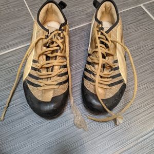 Unique (potentially vintage) Puma Sneakers Size 7.5